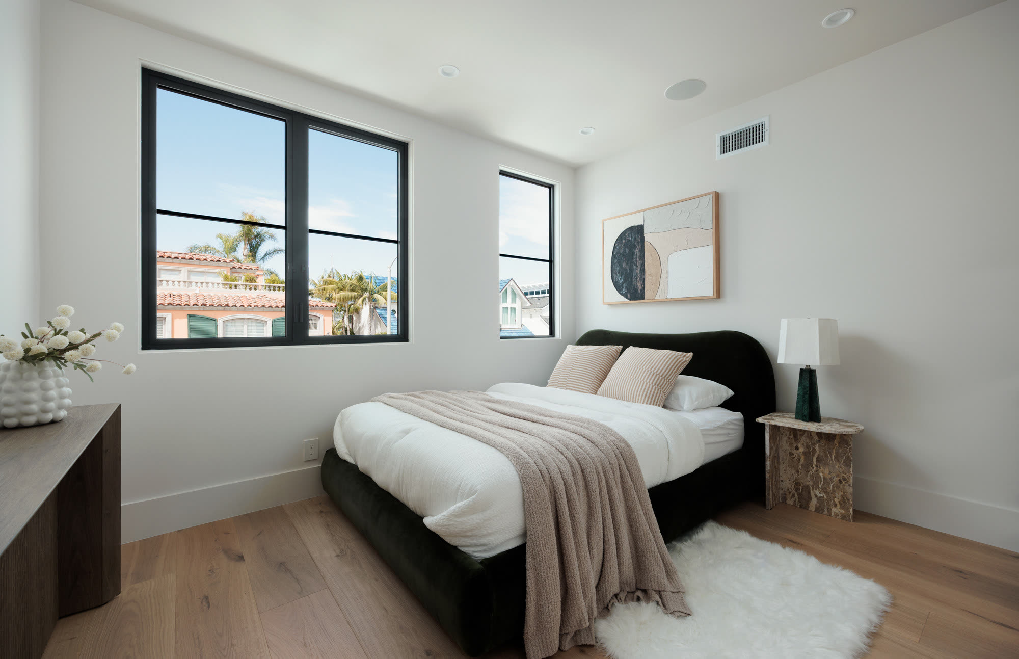 1123 E Balboa Blvd photo